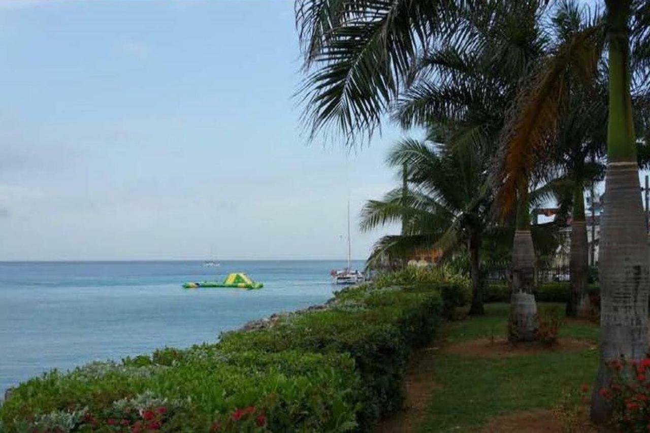 Mobay Las Palmas Montego Bay Exterior photo